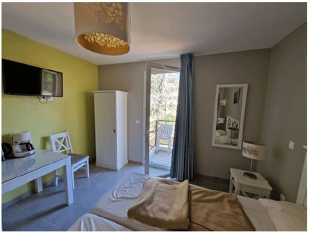 Appartement Studio LA LONDE LES MAURES 65000€ EURO PATRIMOINE IMMOBILIER